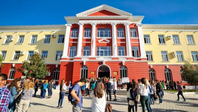Shtetas te huaj qe jetojne ne Shqiperi - INSTAT: Ulet numri i atyre per arsye studimi
